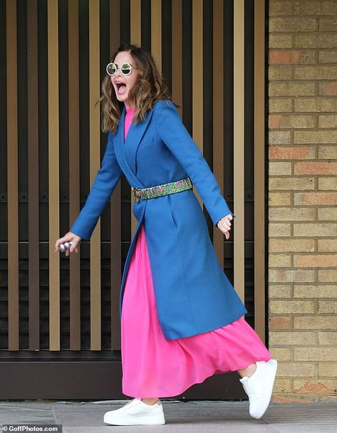 Hot Pink And Blue Outfit, Trinny Woodall 2022, Pink And Blue Outfits For Women, Blue Pink Outfit, Trinny Woodall Style, Pink Blue Outfit, Winter Outfits Petite, Colorful Womens Fashion, Famous Blue Raincoat