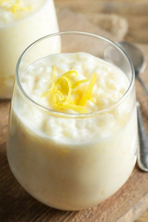 Looking for lemon desserts for spring? Try This easy old-fashioned Lemon Rice Pudding - it is extra rich and creamy thanks to sweetened condensed milk, butter and eggs. Fresh lemon zest, juice, vanilla and butter are added and make this rice pudding taste like a lemon muffin! Lemon Rice Pudding, Creamiest Rice Pudding Recipe, Splenda Recipes, Sweety Pie, Creamy Rice Pudding, Rice Pudding Recipe, Creamy Rice, Lemon Rice, American Recipes