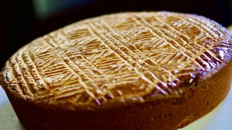 Gateau Basque #butter #custard #gateaubasque #hermé #pierrehermé Bruno Albouze, Special Deserts, Basque Cake, Cake Preparation, Table D Hote, Random Recipes, Recipes Sweet, Coffee Cakes, Elegant Cakes