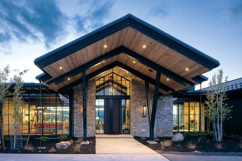 A Modern Haven in the Montana Wilderness - Mountain Living Architecture Mountain, Modern Treehouse, Views Mountain, Modern Mountain House, Rooms Design, Utah Mountains, Modern Mountain Home, Mountain Living, Timber Frame Homes