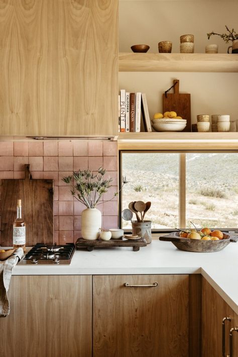 The Dreamy Joshua Tree Cabin Tour You Need to See Desert Kitchen, White Kitchen Countertops, Outdoor Tub, Modern Desert, Trending Paint Colors, Wooden Dough Bowl, Zellige Tile, Desert Homes, White Countertops