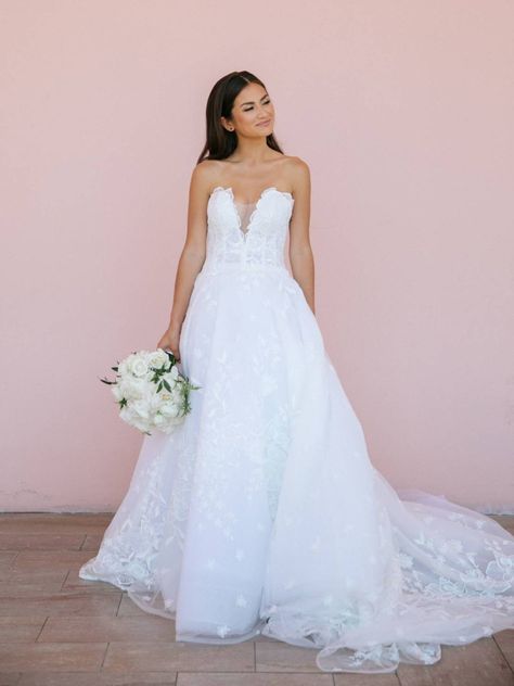 Caila Quinn Wedding, Caila Quinn, Contemporary Wedding Dress, Sarasota Wedding, Rental Wedding Dresses, Timeless Wedding Dress, Beach Wedding Guest Dress, Enchanted Wedding, Wedding Hair Down