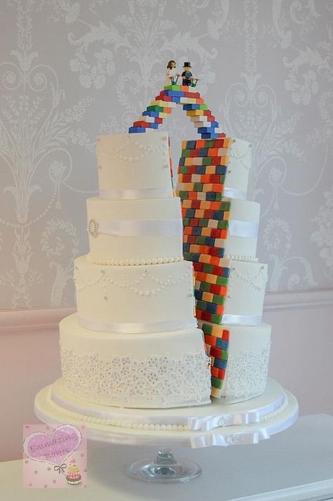 Lego Torte, Lego Wedding Cakes, Lego Wedding, Fancy Wedding Cakes, Split Cake, Lego Cake, Romantic Wedding Cake, Wooden Cake, White Wedding Cakes