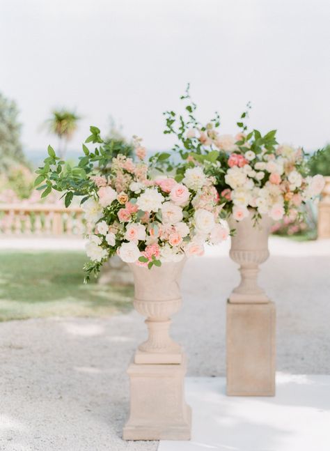 Chateau Robernier Ceremony Wedding Chateau, Brunch Decor, Venue Wedding, Beautiful Wedding Venues, Ceremony Wedding, French Wedding, Wedding Idea, Wedding Video, Rehearsal Dinners