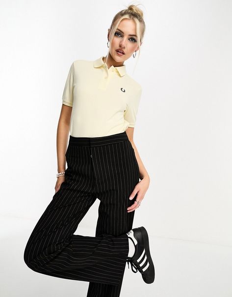 Fred Perry Polo Women Outfit, Polo Shirts Women's Outfit, Polo Women Outfit, Fred Perry Outfit, Fred Perry Women, Fred Perry Style, Court Outfit, Fred Perry Polo Shirts, Polo Shirt Outfits