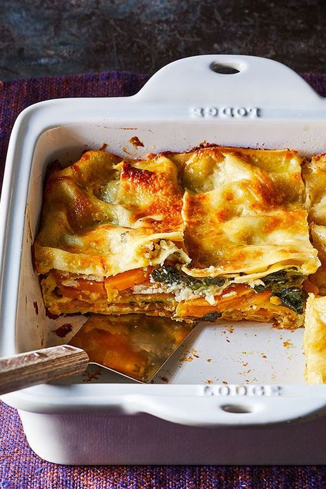 This butternut squash and spinach lasagna recipe incorporates ricotta cheese, garlic, baby spinach, Italian cheese, sage, lasagna noodles and butternut squash to create the ultimate comfort food meets fall recipe. Whether you’re looking to eat this butternut squash recipe as a cozy fall dinner or pack it for lunch, it’s a great choice for a pasta recipe. #pastarecipes #lasagnarecipes #butternutsqaush #butternutsquashrecipes #butternutsquashlasagna Butternut Squash And Spinach Lasagna, Butternut Squash And Spinach, Fall Casseroles, Butternut Squash Spinach, Vegetarian Lasagna Recipe, Butternut Squash Lasagna, Squash Lasagna, Easy Breakfast Brunch, Lunch Appetizers