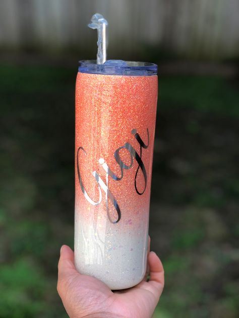 Peach and white tumbler Peach Crown Tumbler Cup For Men, Peach Tumbler Ideas, Orange Glitter Tumbler Ideas, Orange Epoxy Tumbler, Burgandy Ombre Tumbler, Yeti Cup, Diy Tumblers, Cricut Projects Vinyl, Cups And Mugs