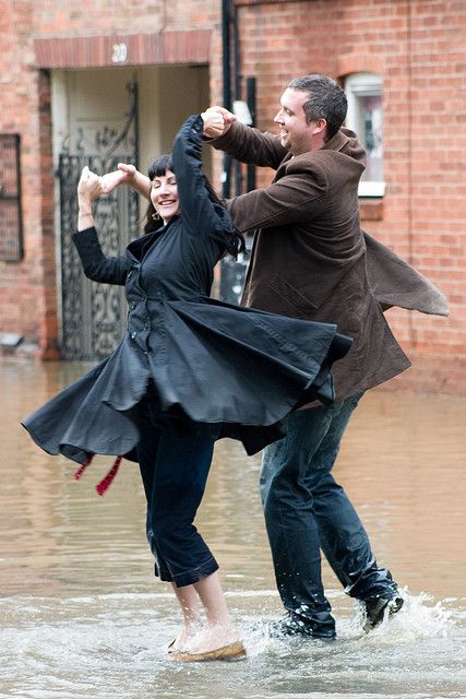 Flood dancing couple...LIFE certainly isn't about waiting for the storm to pass, its about LEARNING TO DANCE IN THE RAIN :-) Isadora Duncan, Dancing Couple, Salsa Dance, Dance Like No One Is Watching, Rain Rain, Art People, Dance Movement, Shall We Dance, People Dancing