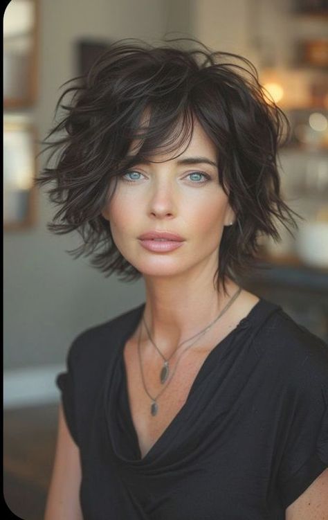 Shaggy Short Hair, Stylish Short Hair, Chin Length Hair, Short Curly Haircuts, Messy Short Hair, Edgy Short Hair, Haircuts For Curly Hair, Short Hair Tutorial, Penteado Cabelo Curto