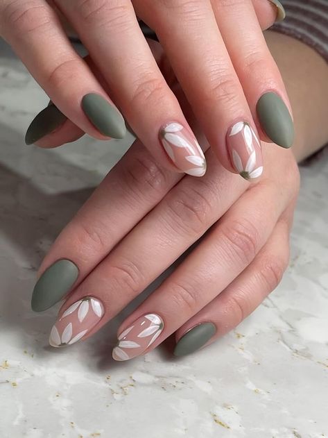 40 Olive Green Nails That Every Chic Girl Needs To Get ASAP - 266 Olive Nails, Daisy Nail Art, Bridesmaids Nails, Green Acrylic Nails, Manikur Kuku, Green Nail Designs, Daisy Nails, Oval Nails, Cat Kuku