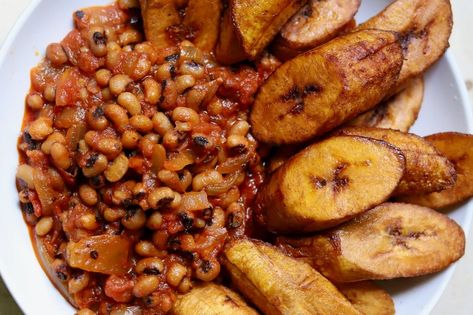 Beans And Plantain Ghana, Plantain And Beans, Nigeria Snacks, Beans And Plantain, Beans And Plantains, Ghanaian Recipes, Nigeria Food, Ghana Food, Ghanaian Food