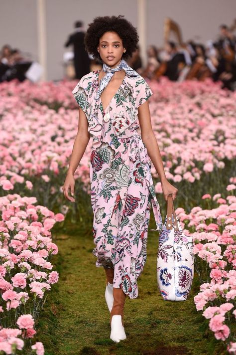 Tory Burch RTW Fall 2018 Dress Runway, Pink Wrap, Happy Times, Tory Burch Jewelry, Runway Dresses, Maxi Gowns, Fall 2018, New York Fashion Week, New York Fashion