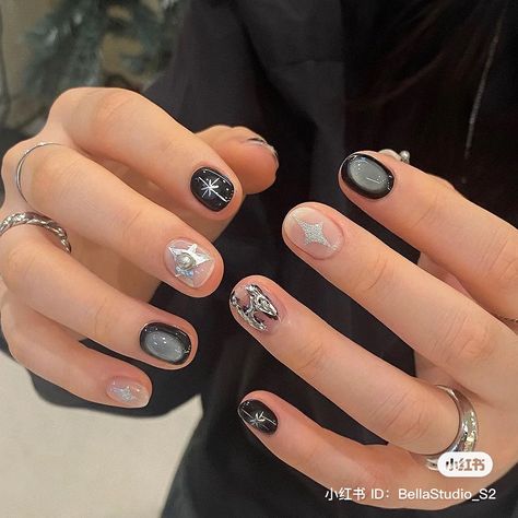 Cool Nails For Guys, Men’s Gel Nails, Short Masc Nail Designs, Nail Inspo For Men, Edgy Nails Grunge Short, Chrome Nails Men, Nail Inspo Men, Men’s Nails Art, Short Edgy Nails