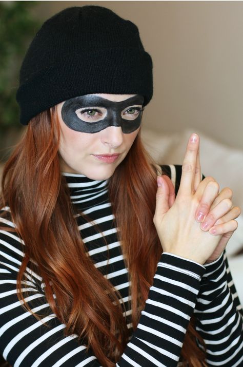 10 Last Minute Halloween Costumes You Can Make With Stuff You Already Have Easy Female Halloween Costumes, Robber Outfit, Bank Robber Costume, Robber Halloween Costume, Robber Costume, Halloween Costumes You Can Make, Halloween School Treats, Makeup Scary, Fairy Halloween Costumes