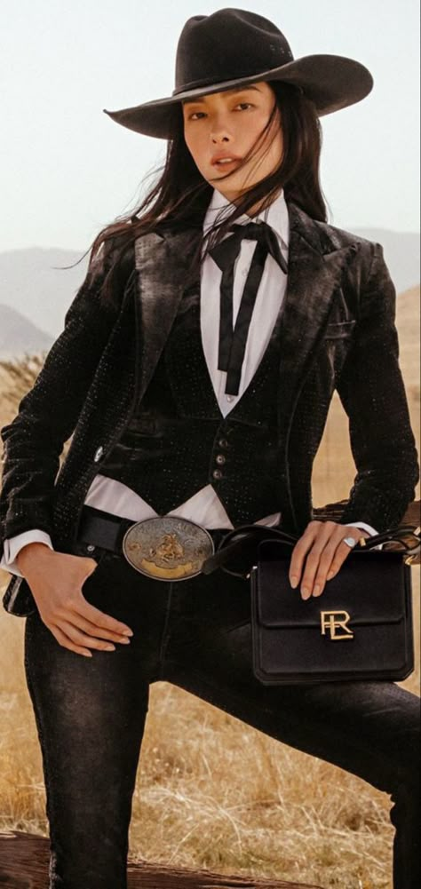 Western Ralph Lauren Cowgirl Chic, Ralph Lauren Country Style, Ralph Lauren Blazer Outfit, Cowboy Aesthetic Outfit, Cowgirl Editorial, Classy Western Outfits, Cowboy Couture, Classy Cowgirl Outfits, Gothic Country