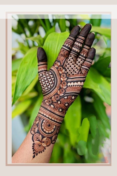 Mehndi Right Hand Design, Thick Mehndi Designs, Mahedi New Design, Mahendiii Design Simple, Sider Mehndi Design, Back Mehndi Designs, Mahendi Designs Latest, Mehndi Design Hand, Mehndi Designs Simple Easy