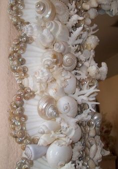 venetian shell mirror - Google Search Seashell Mirrors, Shell Mirrors, Mirror Detail, Shell Projects, Pearl Seashell, Seashell Mirror, Seashell Projects, Art Coquillage, Shell Mirror