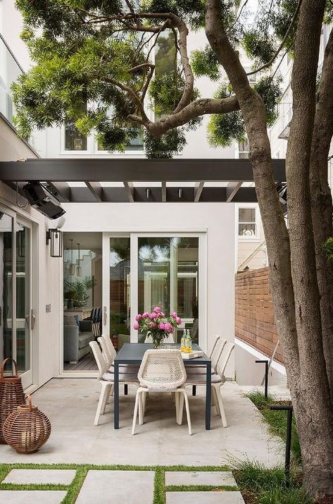 Black Outdoor Dining Table, Modern Outdoor Dining Area, Black Pergola, Curved Pergola, White Pergola, California Street, Stone Fireplace Surround, Modern Outdoor Dining, Transitional Dining Room