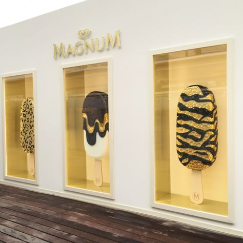 Magnum Cannes 2016 Chocolate Store Design, Ice Cream Store, Chocolate Store, Stand Feria, Ice Cream Business, Chocolate Stores, Ice Cream Parlour, Ice Cream Art, Gelato Shop