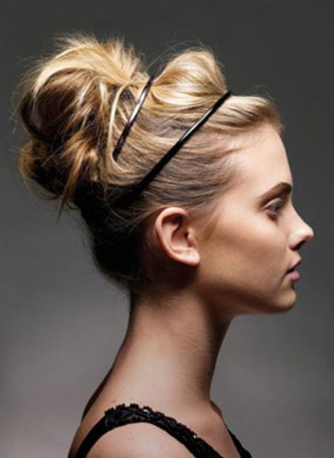 The easiest messy bun ever Tutorial Chignon, Easy Bun Hairstyles, Fishtail Braid, Mom Hairstyles, Bohol, Hair Envy, Latest Hairstyles, Shampoos, Hair Today