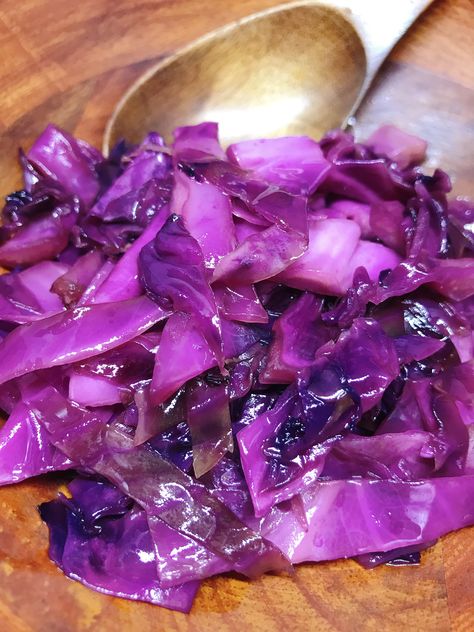 Instant Pot® German Red Cabbage Sweet And Sour Red Cabbage, Purple Cabbage Recipes, German Red Cabbage, Homemade Gravy For Biscuits, Sweet And Sour Recipes, Red Cabbage Recipes, Fried Cabbage, Purple Cabbage, Cabbage Recipes