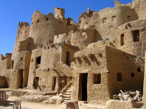 Old Mud Brick Houses in Siwa, Egypt Ancient Egyptian Architecture, Siwa Oasis, Egyptian Design, Western Desert, Desert Life, Vernacular Architecture, Desert Homes, Gambar Figur, Brick Building