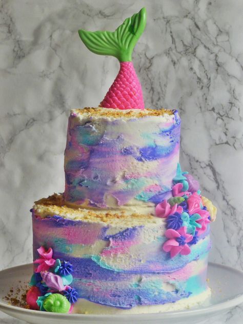 Check out the Top 10 Mermaid Cakes from 2017! Read our blog to learn more from the mermaid experts at Fin Fun Mermaid! Mermaid Diy Cake, Chocolate Mermaid Cake, Mermaid Birthday Cake Diy, Rainbow Mermaid Cake, Easy Mermaid Cake, Mermaid Cake Ideas, Whipped Buttercream, Cake Centerpieces, Mermaid Birthday Cakes