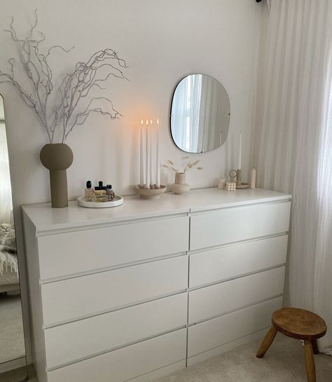 White Room Decor, Redecorate Bedroom, Cozy Room Decor, Minimalist Room, Apartment Decor Inspiration, Room Design Bedroom, Room Makeover Bedroom, Room Makeover Inspiration, Room Inspiration Bedroom