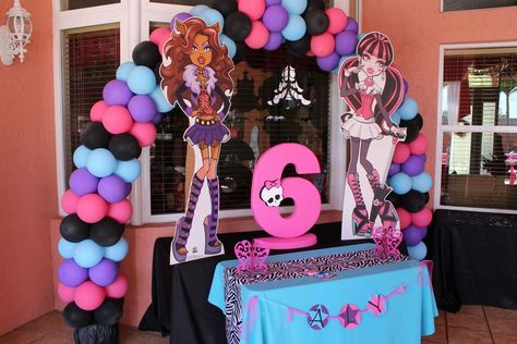 Monster High Scare-Riffic Party Monster High Decorations, Monster High Birthday Party Ideas, Monster High Birthday Party, Girl Bday Party, Monster High Party, Monster Birthday Parties, Moster High, Monster Birthday, Barbie Birthday