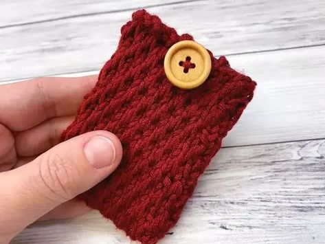 Easy Knit Gift Card Holder Credit Card Holder Pattern, Card Holder Pattern, Christmas Gift Card Holder, Knitted Washcloths, Gift Card Envelope, Christmas Gift Card Holders, Gift Holders, Easy Knit, Card Pouch