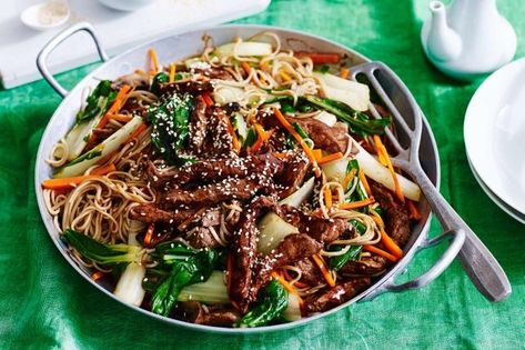 Beef soba noodle bowl Soba Recipe, Soba Noodle Bowl, Soba Noodles Recipe, Marley Spoon Recipes, Beef Chow Mein, Pak Choy, Chow Mein Recipe, Soba Noodle, Healthy Beef