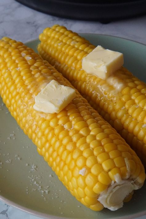 This Instant Pot Corn on the Cob is ready in just 7 minutes and it's cooked to perfection, with juicy plump kernels. Corn On The Cob Aesthetic, Corn On The Cob Instant Pot, Sweet Corn On The Cob, Instant Pot Corn, Midwest Summer, Soul Food Dinner, Corn Cob, Fav Food, Playstation Controller