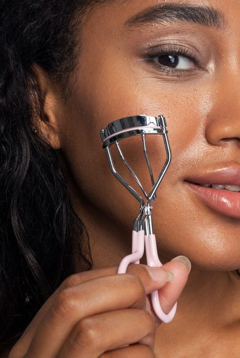 We asked makeup artists how to properly use an eyelash curler, plus some top picks rom brands like Shu Uemera, Tweezerman, and Shiseido. Eye Curler, Mascara Tutorial, Best Eyelash Curler, Eyelashes Tutorial, Brown Hairstyles, Almond Eyes, Eyelash Curlers, Bold Eyes, Eye Looks