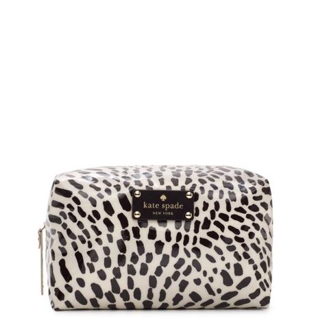 Kate Spade Daycation make-up bag $35 Professional Makeup Case, Rolling Makeup Case, Makeup Cases, Mom Uniform, Designer Cosmetic Bag, Weekend Bags, Acrylic Storage, Bag Obsession, Makeup Bags