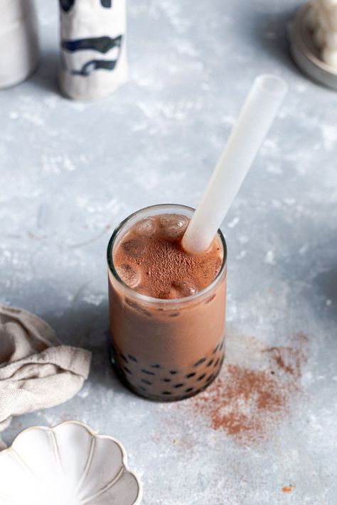 This chocolate bubble milk tea uses easy to find ingredients for maximum flavour. It’s a super forgiving & affordable recipe you simply need to try out yourself! It's a refreshing sweet drink or light dessert. Easy to find ingredients, with dairy-free or regular milk. Serve it hot ot cold or customise it with hazelnut or caramel - options are endless. It's SO much cheaper than any store bought boba and includes video + expert tips on how to make it that extra bit more delicious. Chocolate Milk Tea, Diy Hot Chocolate Mix, Vegan Halloumi, Sago Recipes, Milk Tea Boba, Vegan Minimalist, Milk Tea Recipes, Diy Hot Chocolate, Ice Milk