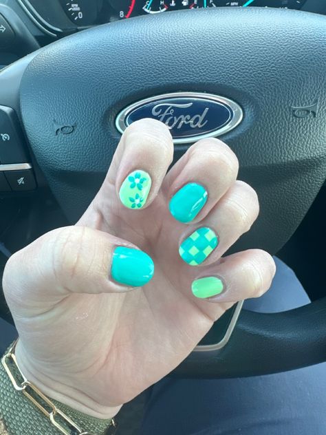 Teal Easter Nails, Spring Green Nails Ideas, Y2k Gel Nails, Green And Blue Nails Designs, Blue And Green Nails Designs, Blue And Green Nails, Flowers Y2k, Gel Nails Manicure, Lime Green Nails