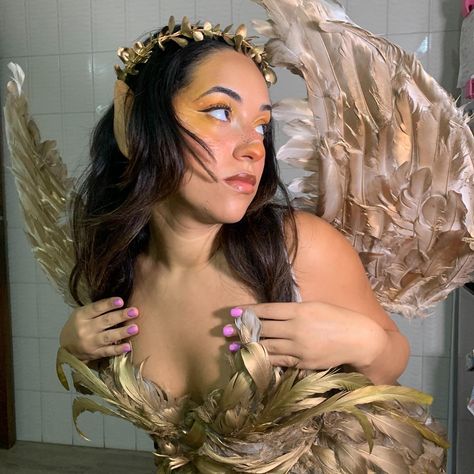 DIY of kendall jenners iconic fairy costume Kendall Jenner Gold Fairy, Gold Fairy Costume, Fairy Costume Diy, Fairy Costumes, Costume Diy, Fairy Costume, Costume Makeup, Diy Costumes, Kendall Jenner