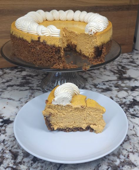 Ginger Snap Pumpkin Cheesecake Ginger Snap Cookie Crust, Gingersnap Cheesecake, Ginger Snap Crust, Spice Cheesecake, Cheesecake With Whipped Cream, Pumpkin Spice Cheesecake, Thanksgiving 2024, Autumn Recipes, Ginger Snap Cookies