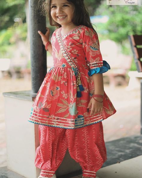 Suit Design For Kids Girl, Pattu Pavada, Cotton Suit Designs, Kid Dress, Kids Ethnic Wear, Girls Dresses Sewing, Dresses Sewing, Kids Dress Patterns, Kurti Patterns