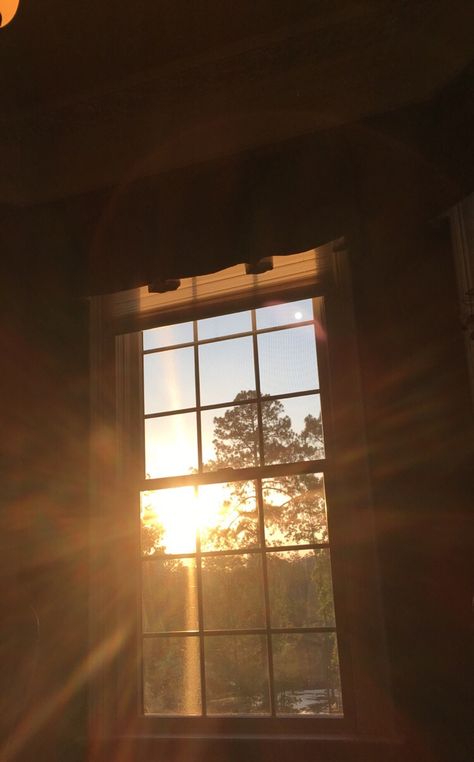 Morning Sun Sun Shining Through Window Aesthetic, Sun Coming Through Window Aesthetic, Light Through The Window, Sun Beams Aesthetic, Morning Art Aesthetic, Morning Window Aesthetic, Early Morning Aesthetic Window, Sun Person Aesthetic, Morning Sunlight Aesthetic