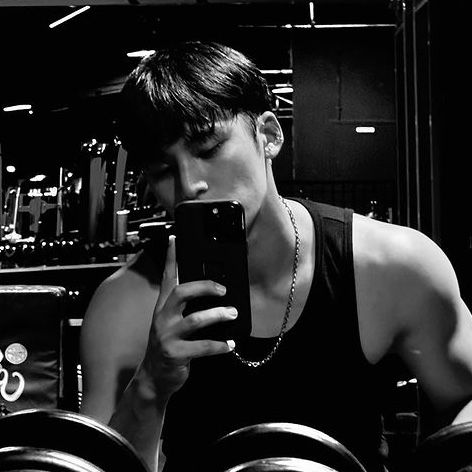 Seventeen mingyu icon Mingyu Black And White Icon, Mingyu Black And White, Arrange Marriage, Gym Mirrors, Dark Suit, Underestimate Me, Seventeen Mingyu, Black Theme, Kim Mingyu