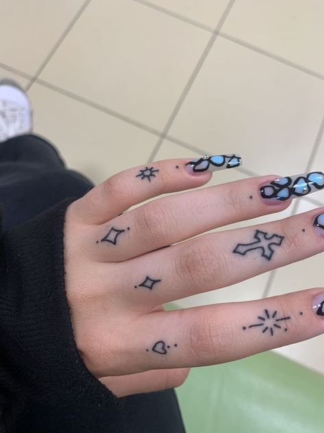 Tatuaje Hello Kitty, Finger Tattoo For Women, Finger Tats, Knuckle Tattoos, Hand And Finger Tattoos, Pretty Hand Tattoos, Sharpie Tattoos, Skeleton Hand Tattoo, Hand Tattoos For Women