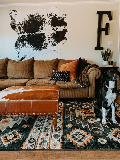 Western Boho Rug, Western Bedroom Rug, Western Boho Bathroom Target, Black White Western Bedroom, Western Living Room Brown Couch, Wild West Home Decor, Cowboy Style Living Room, Burnt Orange Western Living Room, Western Small Living Room Ideas