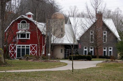 Red Barn House, Shaped House, Silo House, Barn Living, Barn Renovation, Design Café, Dream Barn, Barn Homes, Barn Conversion