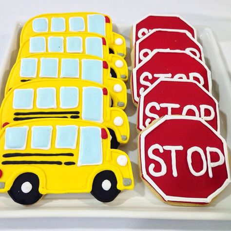 The Wheels on the Bus - Cakes by Robin Wheels On The Bus Cupcakes, Bus Party Ideas Birthdays, Wheels On The Bus Cookies, Wheels On The Bus 2nd Birthday Party, Wheels On The Bus Birthday Cake, Wheels On The Bus Birthday Party Cake, Wheels On The Bus Birthday Party, Wheels On The Bus Cake, Bus Cookies