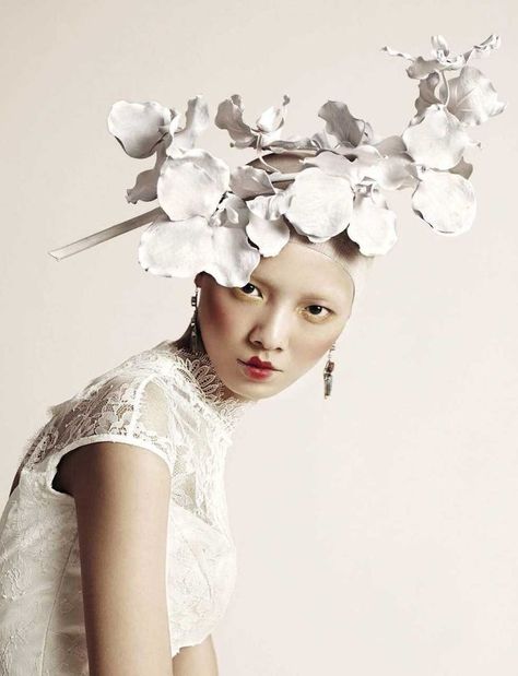 Vogue Italia Sposa June 2016 (Vogue Sposa) Paper Headpiece, Philip Treacy Hats, Alfred Stieglitz, Creative Photography Techniques, Beauty Shots, Vogue Italia, Fashion Editor, Bridal Headpieces, Fashion Face