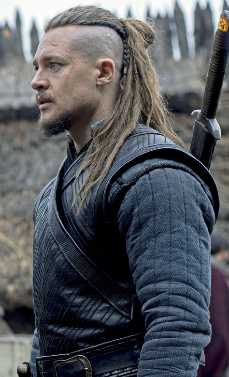 Uthred The Last Kingdom, Ragnar Haircut, Guy Hairstyles, Kingdom Aesthetic, Uhtred Of Bebbanburg, Viking Tattoo Sleeve, Alexander Dreymon, Celtic Fashion, Faux Dreads