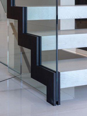 zigzag stair steel stringer black powder coating Zig Zag Stairs, Minimal Stairs, L Shaped Stairs, Staircase Lighting Ideas, Stairs Stringer, Glass Railings, Contemporary Stairs, Glass Stairs, Steel Stairs