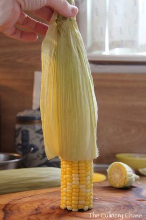 Corn On The Cob - a cool and super easy way to cook it! Corn SLIPS out of husk leaving no silk to pull off. microwave in husk about 4 min per ear; using oven mitts, cut off end, grab top & shake out ear How To Cook Corn, Corn On The Cob, Corn Recipes, Corn On Cob, Vegetable Sides, Side Recipes, Veggie Sides, Veggie Dishes, Oven Mitts