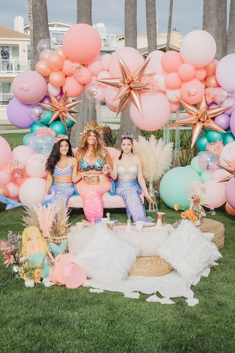 Boho Mermaid Party on Kara's Party Ideas | KarasPartyIdeas.com (15) Boho Mermaid Bedroom, Mermaid Bedroom Ideas, Boho Balloon Arch, Mermaid Pinata, Mermaid Birthday Party Ideas, Boho Mermaid, Mermaid Pool Parties, Heart Plate, Mermaid Balloons